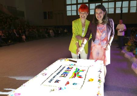 PRIREDITEV OB 140 LET ŠOLSTVA NA RAKEKU 52 Slavnostna torta FOTO LJUBO VUKELIČ